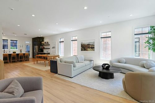 340 Horseman Blvd, Sleepy Hollow, NY, 10591-2958 | Card Image