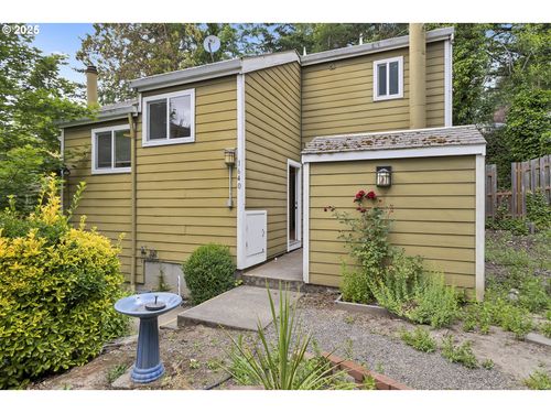 1640 Village Park Pl, West Linn, OR, 97068-3931 | Card Image