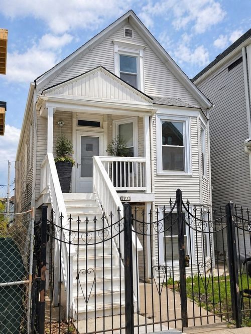 2-2835 N Ridgeway Ave, Chicago, IL, 60618-7314 | Card Image