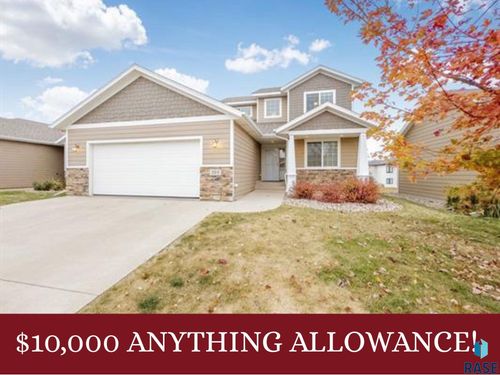 204 81st Pl, Sioux Falls, SD, 57108 | Card Image