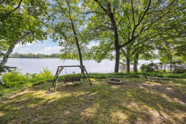 Photo of the lakeside and view of the lake. | Image 29