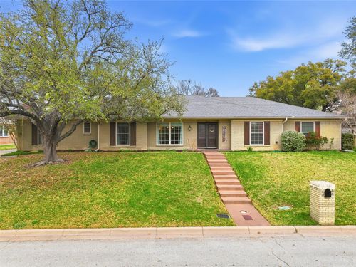 7208 Tamarack Rd, Benbrook, TX, 76116-9216 | Card Image