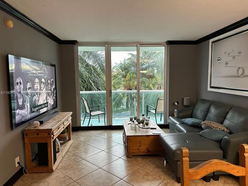 4p-3801 S Ocean Dr, Hollywood, FL, 33019-2976 | Card Image