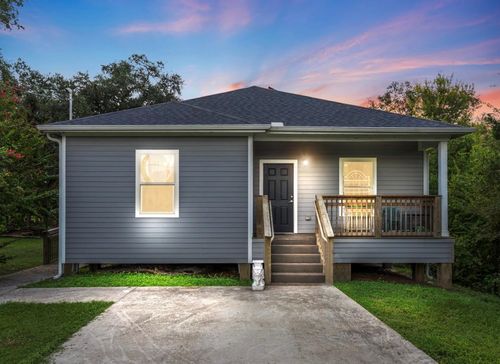 334 Old River Rd N, Palacios, TX, 77465-6891 | Card Image