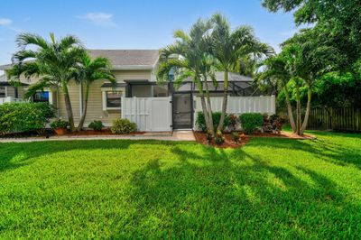 1304 Summerwinds Lane, Townhouse with 3 bedrooms, 2 bathrooms and null parking in Jupiter FL | Image 1