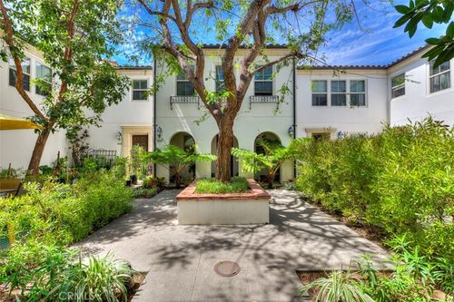 2071 Atlantic Ave, Long Beach, CA, 90806-4935 | Card Image