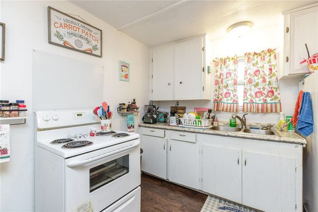 304 E Richard Garcia Street, House other with 2 bedrooms, 1 bathrooms and null parking in Driscoll TX | Image 11