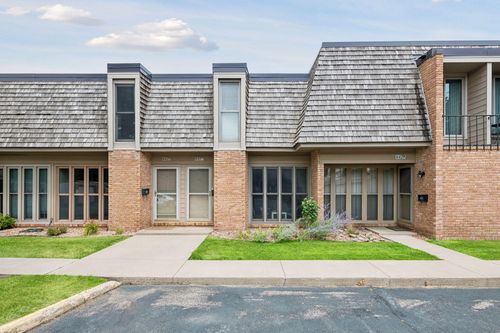 6427 Barrie Rd, Edina, MN, 55435-2301 | Card Image