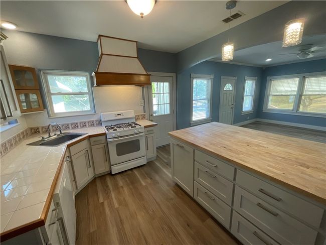 3662 Monterrey St, House other with 2 bedrooms, 1 bathrooms and null parking in Corpus Christi TX | Image 8