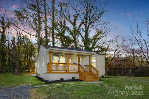530 S Trenton St, Gastonia, NC, 28052-2916 | Card Image