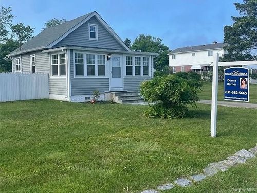 3 Quail Rd, Mastic Beach, NY, 11951-6407 | Card Image