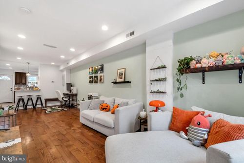 1833 E Albert St, PHILADELPHIA, PA, 19125-1101 | Card Image