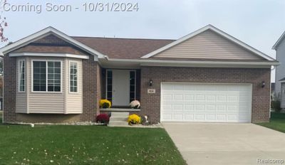 818 Gardenia Boulevard, Home with 3 bedrooms, 2 bathrooms and null parking in Davison MI | Image 1