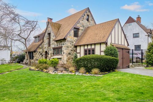 101 Long Dr, Hempstead, NY, 11550-4709 | Card Image