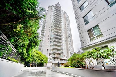 2001 - 555 Austin Ave, Condo with 2 bedrooms, 2 bathrooms and 2 parking in Coquitlam BC | Image 2