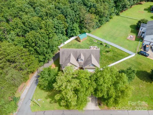 206 Taylor Cir, Granite Falls, NC, 28630-9366 | Card Image