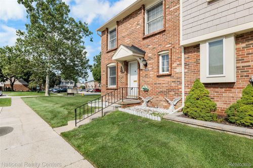 19960 S Great Oaks Cir, Clinton Township, MI, 48036-4401 | Card Image