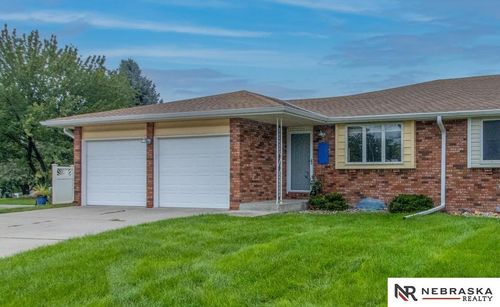 1042 Daybreak Cir, Lincoln, NE, 68505-3181 | Card Image