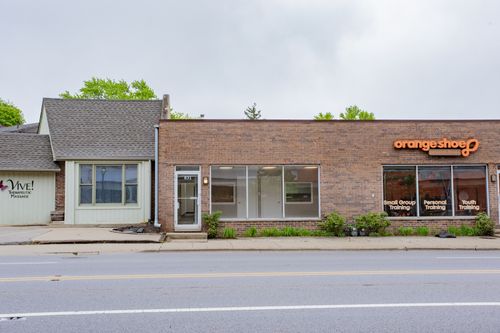 831 W Touhy Ave, Park Ridge, IL, 60068-3351 | Card Image