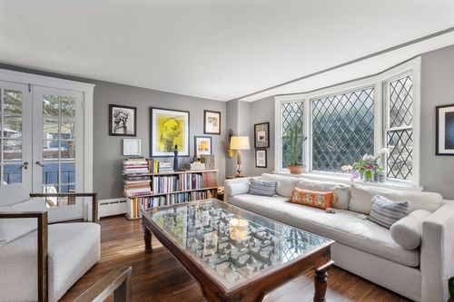 12 Wareland Rd, Wellesley, MA, 02481-7610 | Card Image