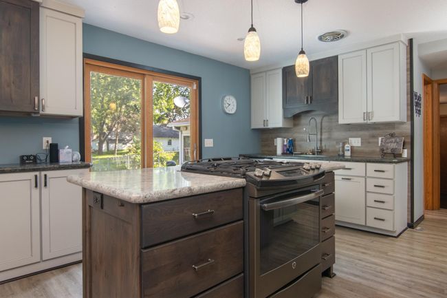 Kitchen center island | Image 10