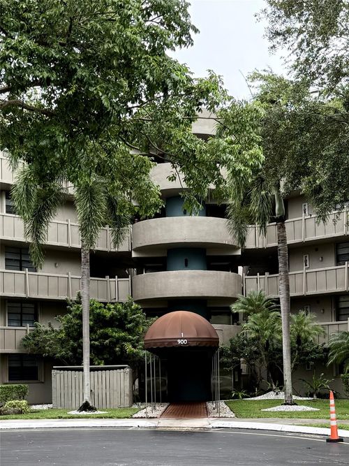 apt-121-900 Colony Point Cir, Pembroke Pines, FL, 33026-2921 | Card Image