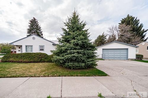 810 Cranmer Ave, Idaho Falls, ID, 83401-4947 | Card Image