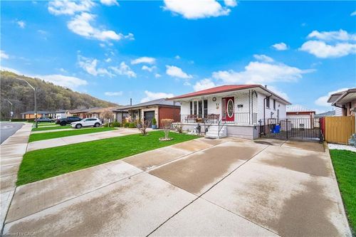 31 Summercrest Dr, Hamilton, ON, L8K6G5 | Card Image
