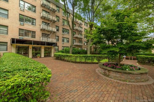 3b-6 Birchwood Ct, Mineola, NY, 11501-4518 | Card Image