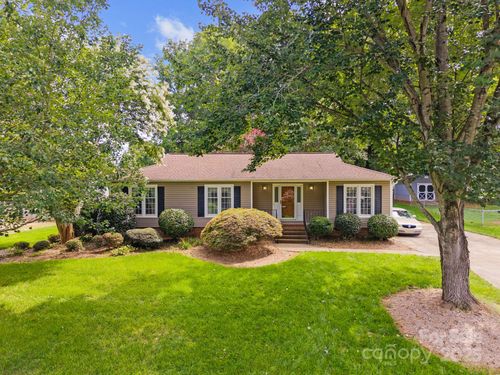2624 Castlewood Dr, Gastonia, NC, 28056-7766 | Card Image