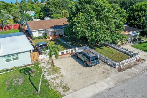 826 S M St, Lake Worth Beach, FL, 33460-5050 | Card Image
