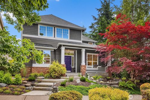 17318 Woodside Dr Se, Renton, WA, 98058-9563 | Card Image