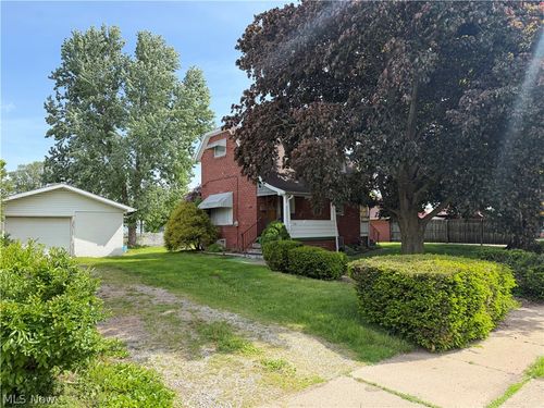 218 S Lawn Dr, Newcomerstown, OH, 43832-1528 | Card Image