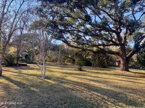 913 Roys Rd, Gautier, MS, 39553-4028 | Card Image