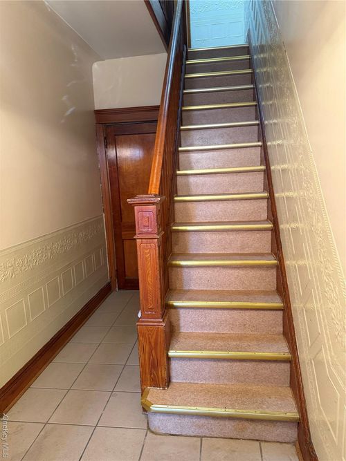 7848 83rd St, Glendale, NY, 11385-7641 | Card Image