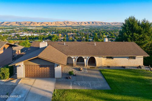 708 Scenic Bluff Dr, Yakima, WA, 98908-1043 | Card Image