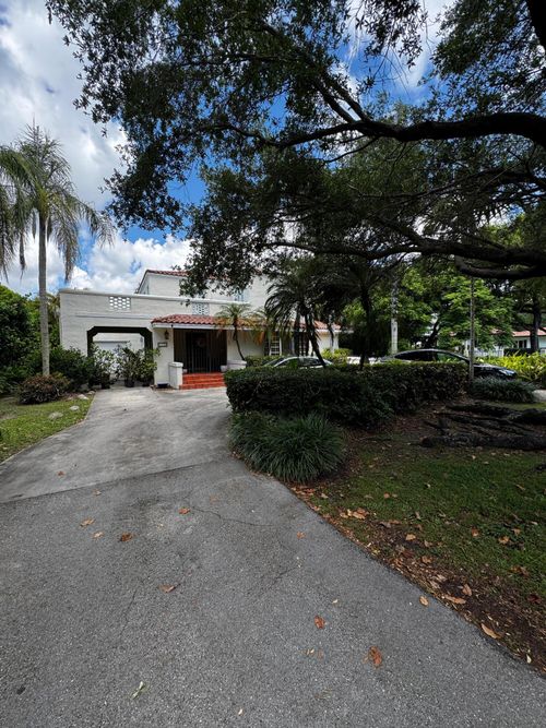 105r-329 Se 3rd Street, Hallandale Beach, FL, 33009 | Card Image