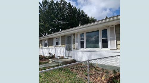 2401 Bare St, STAUNTON, VA, 24401-3704 | Card Image