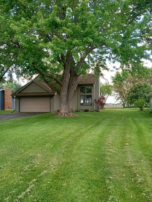 683 Lasalle Dr, Somonauk, IL, 60552-9649 | Card Image