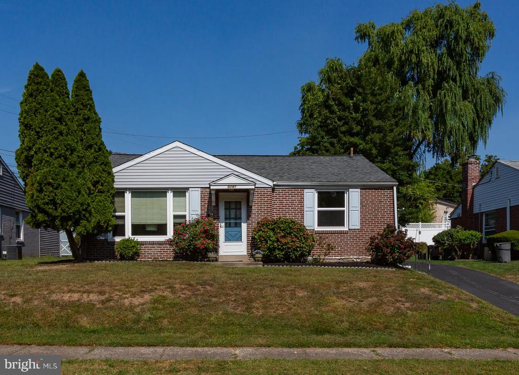 Arrowhead Ln, Drexel Hill, PA 19026