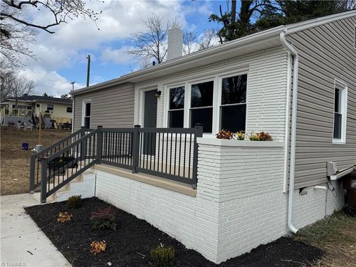 1402 Darden St, High Point, NC, 27262-3518 | Card Image