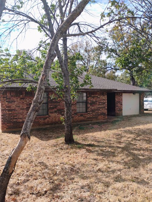 909 Live Oak St, Bridgeport, TX, 76426-4417 | Card Image