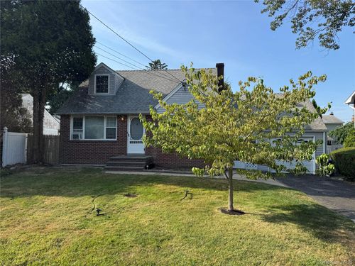 29 Dorchester St, Huntingtn Sta, NY, 11746-8407 | Card Image