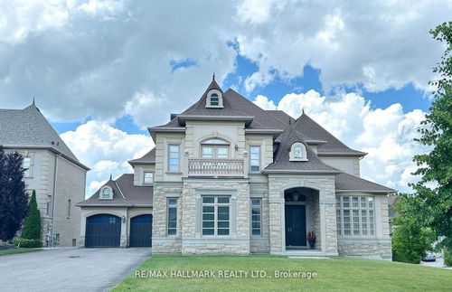 123 Carisbrooke Cir, Aurora, ON, L4G0K4 | Card Image