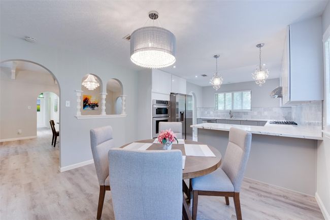breakfast room | Image 15