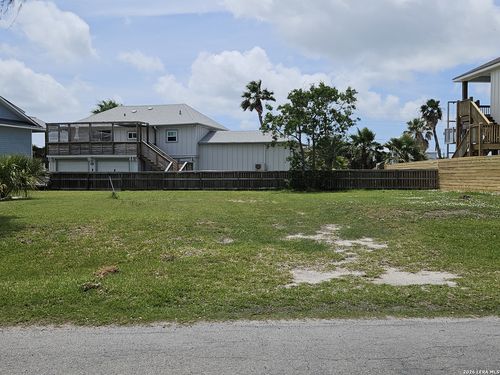 18 Riviera Dr, Rockport, TX, 78382-3730 | Card Image
