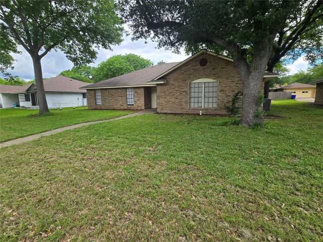 Ranch-style home featuring a front lawn, brick siding, and roof with shingles | Image 4