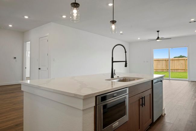 1808 Drover Ln, House other with 3 bedrooms, 2 bathrooms and 2 parking in Rosenberg TX | Image 9