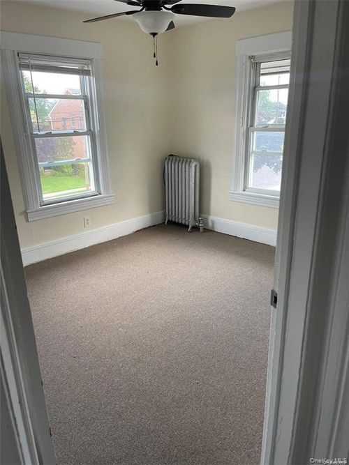 40 Southard Ave, Rockville Centre, NY, 11570-3139 | Card Image