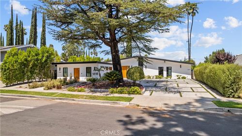 23427 Canzonet St, Woodland Hills, CA, 91367-6104 | Card Image